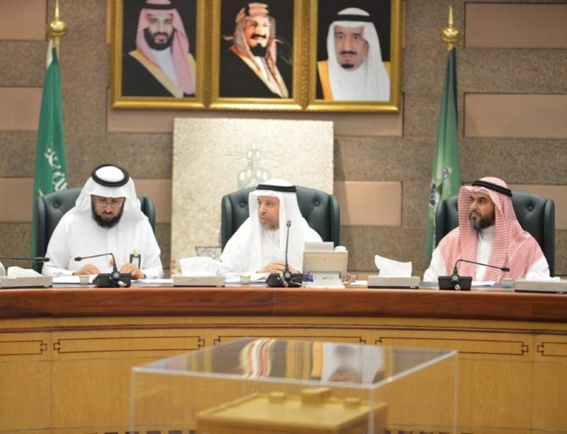 اليوبي خلال ترؤسه الاجتماع (مكة)