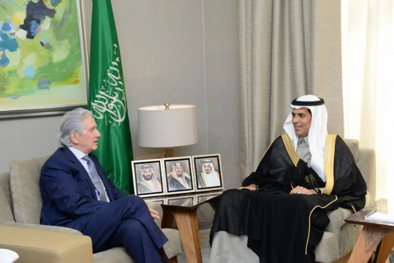 وزير النقل خلال لقائه السفير الفرنسي (مكة)