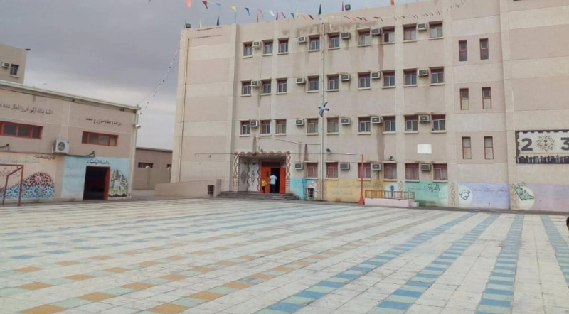 إحدى المدارس الحكومية بالعاصمة المقدسة (مكة)