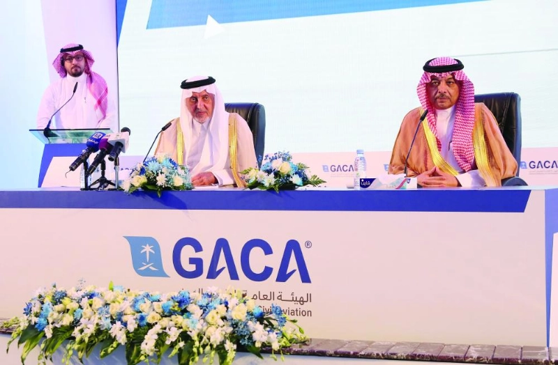 خالد الفيصل وعبدالحكيم التميمي خلال حفل وضع حجر أساس مطار القنفذة (مكة)