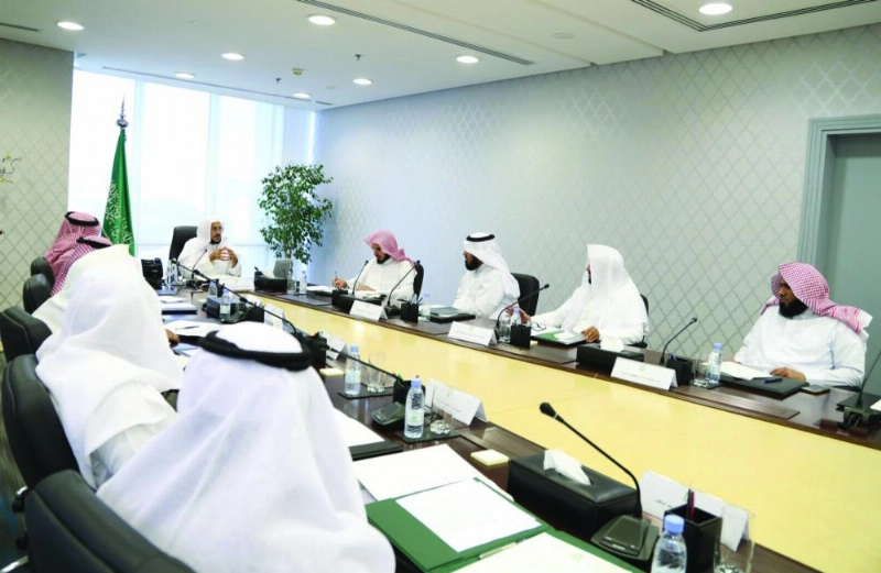 عبداللطيف آل الشيخ مترئسا الاجتماع أمس (واس)