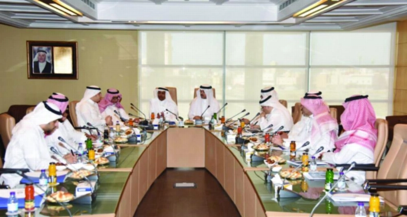 عبدالفتاح مشاط خلال الاجتماع (واس)