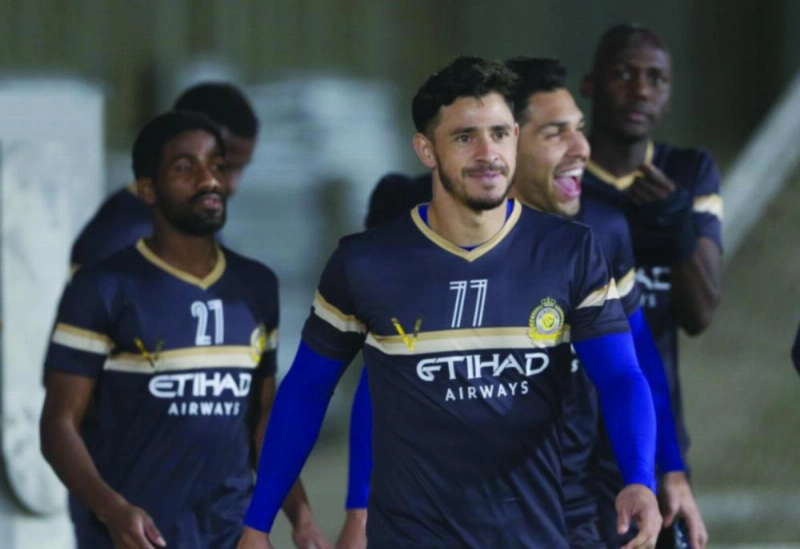 لاعبو النصر بالقميص الأسود (مكة)