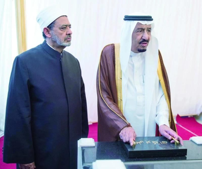خادم الحرمين يضع حجر الأساس للمرحلة الثانية لمدينة البعوث
