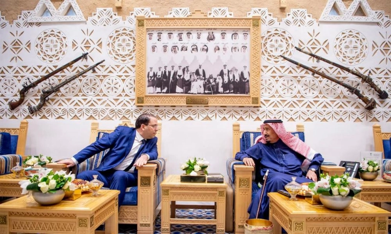 الملك سلمان خلال استقبال يوسف الشاهد في قصر العوجا بالدرعية اليوم (واس)