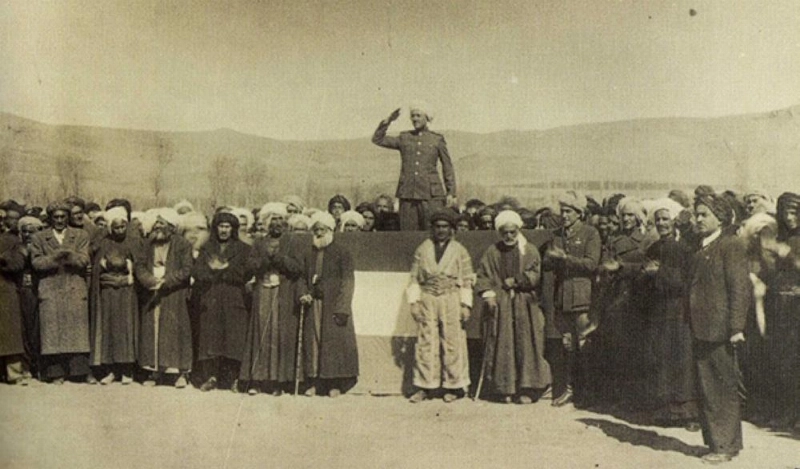الملا مصطفى القائد القومي الكردي وأبرز شخصية سياسية كردية حديثة (مكة)