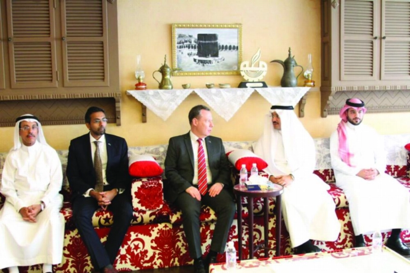 جانب من زيارة الوفد (غرفة مكة)