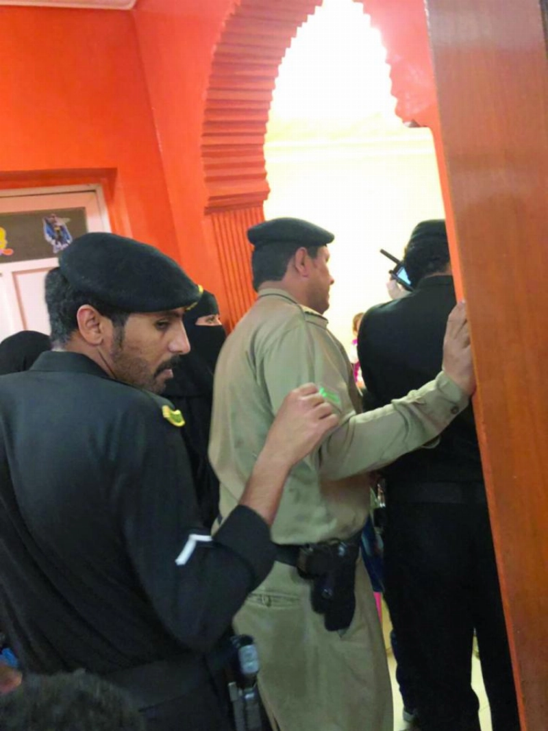 من عملية ضبط الحضانة المخالفة بالدمام (مكة)