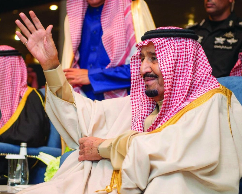 الملك سلمان لدى رعايته افتتاح الجنادرية 33 أمس الأول (واس)