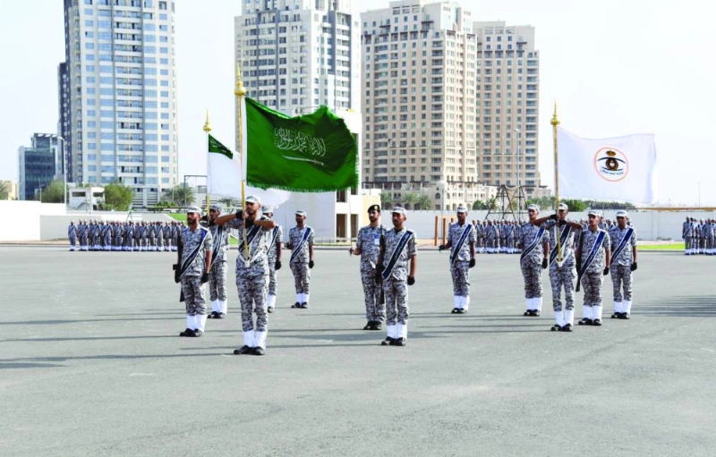 عدد من المتدربين خلال حفل التخرج (مكة)