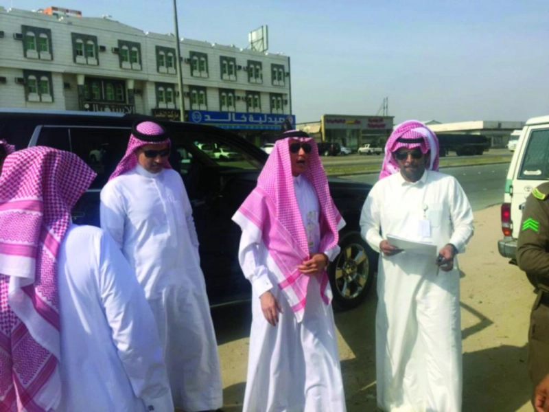 آل هميل يستمع لمطالب الأهالي بالحوية (مكة)