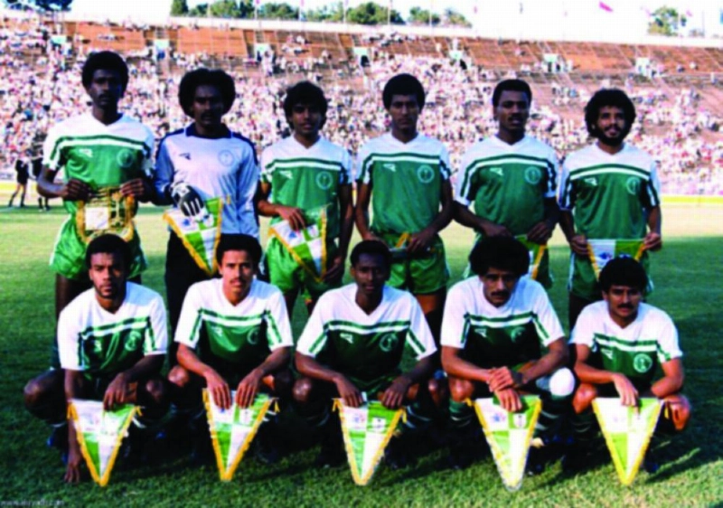 تشكيلة للمنتخب السعودي عام 1984 (تويتر)