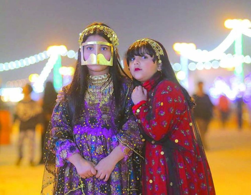 أطفال بالزي القصيمي في مهرجان ربيع بريدة (واس)