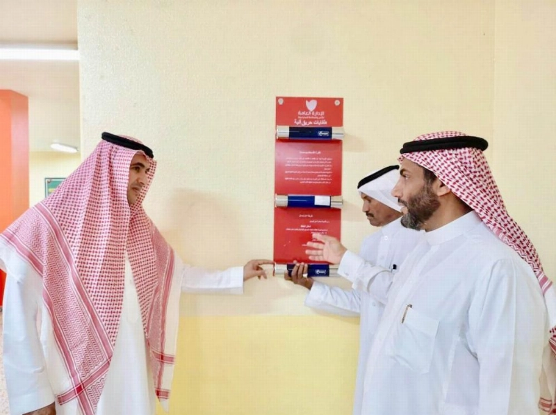 مسؤولون بتعليم نجران يفحصون طفايات حريق (مكة)