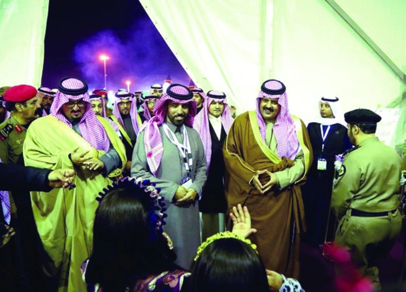 عبدالعزيز بن سعد يتفقد فعاليات الرالي (واس)