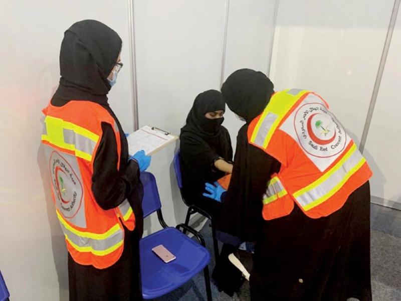 طبيبات يتعاملن مع حالات طارئة بالمعرض (مكة)