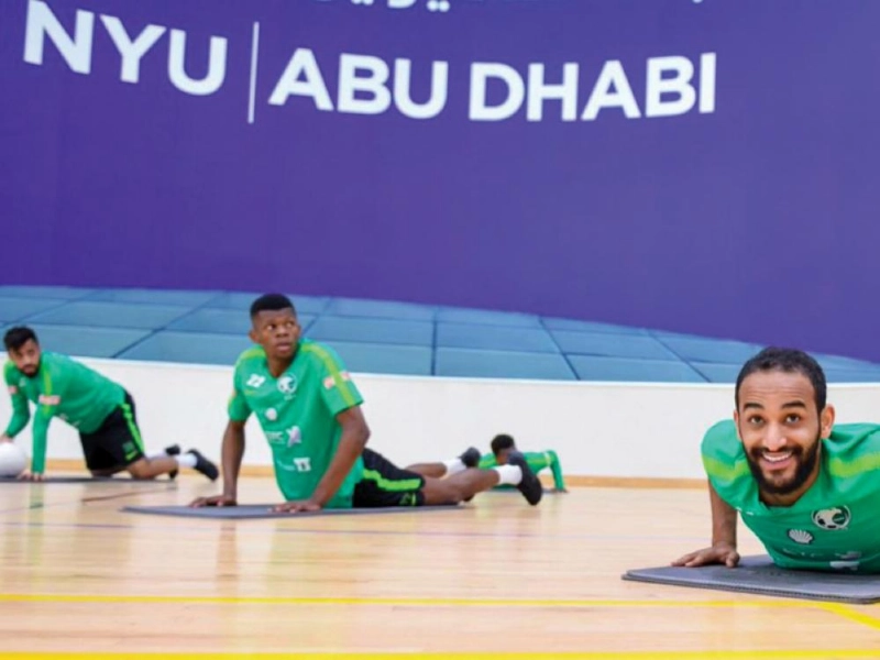 جانب من تدريبات الأخضر في النادي الصحي أمس (الاتحاد السعودي)