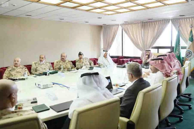 الأمير عبدالله بن بندر خلال اللقاء (واس)