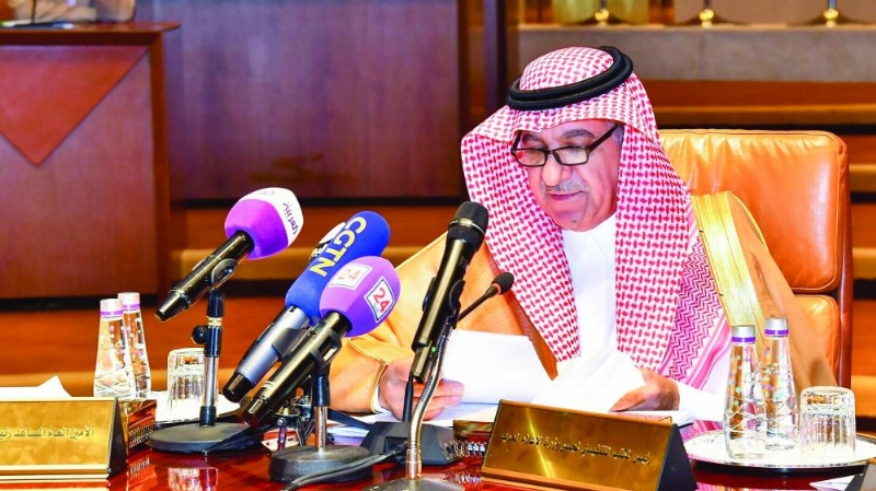 تركي الشبانة متحدثا خلال الاجتماع أمس (واس)
