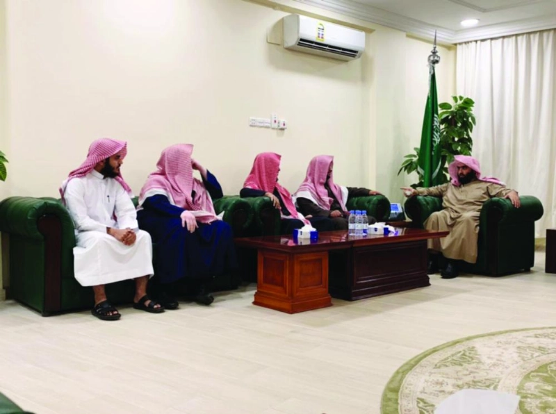 خالد اليوسف خلال اللقاء (واس)