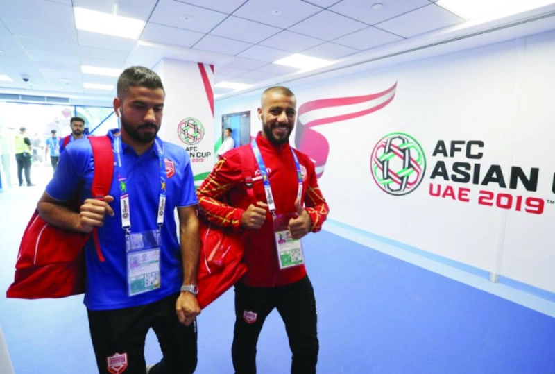 لاعبو المنتخب البحريني قبل اللقاء (إعلامي أمم آسيا)