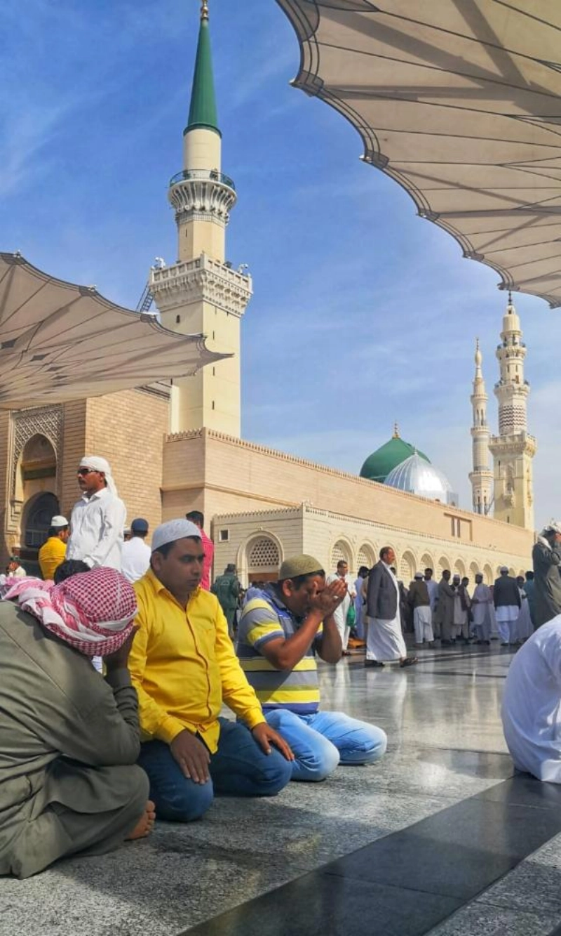 من صلاة الجمعة بالمسجد النبوي أمس (أنس الحارثي)
