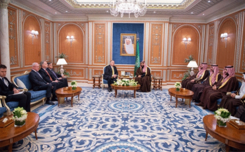 ولي العهد وبومبيو يستعرضان مجالات الشراكة الاستراتيجية بين البلدين
