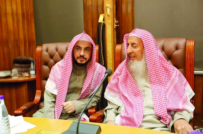 عبدالعزيز آل الشيخ لدى ترؤسه اجتماع أمس (واس)