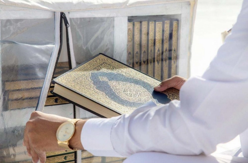 من الأرفف المخصصة للمصاحف (واس)