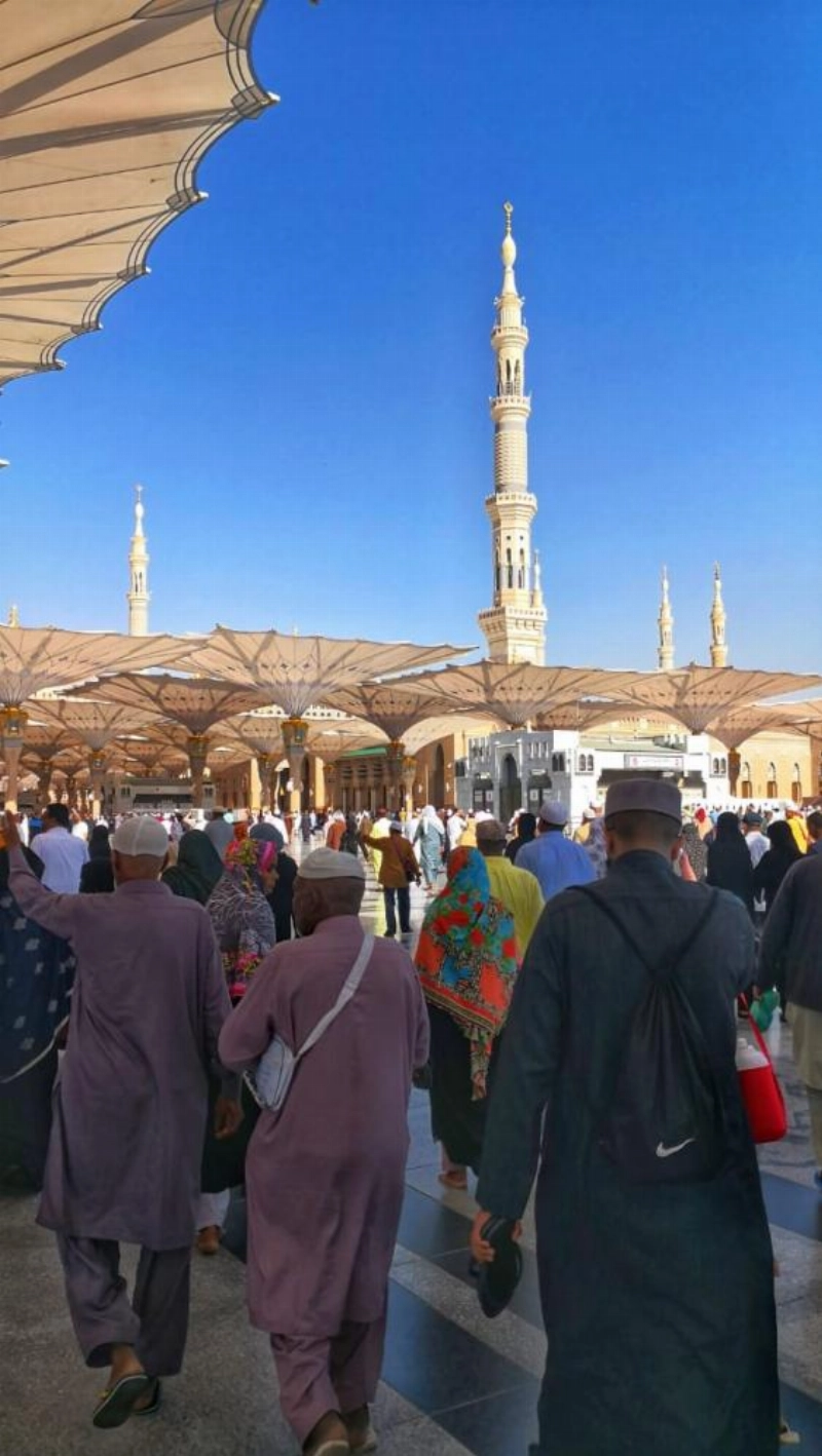 من صلاة الجمعة بالمسجد النبوي (أنس الحارثي)