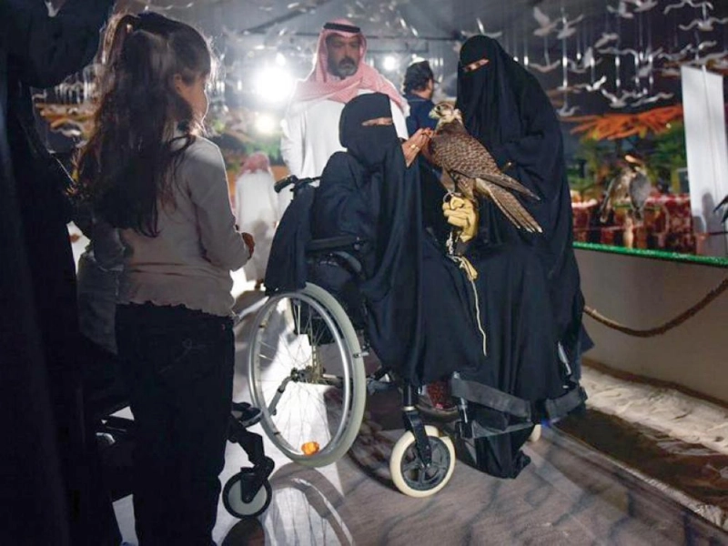 من فعاليات معرض الصقور المقام في الرياض أخيرا (مكة)