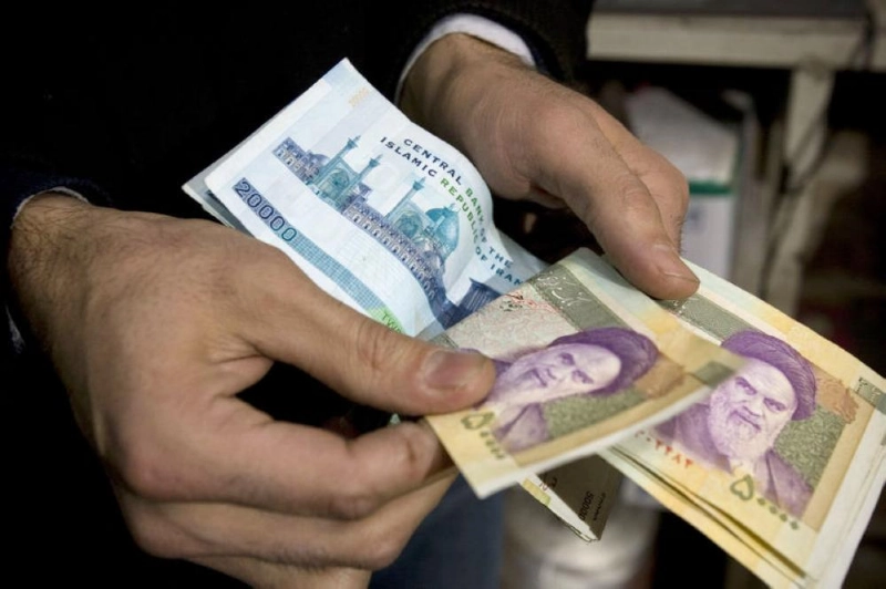عملة إيران شهدت تراجعا كبيرا جراء العقوبات