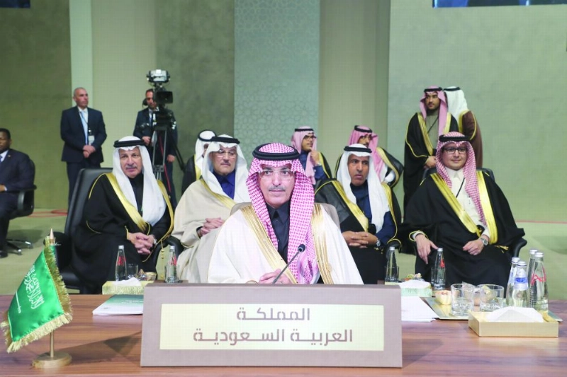 الجدعان خلال مشاركته في القمة (د ب أ)