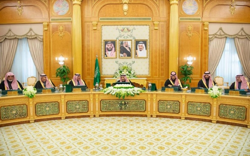الملك سلمان لدى ترؤسه جلسة مجلس الوزراء في قصر اليمامة بالرياض (واس)