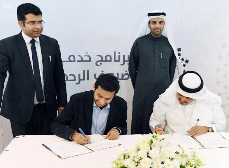 بنتن يوقع الاتفاقية مع ريتش افارول (مكة)