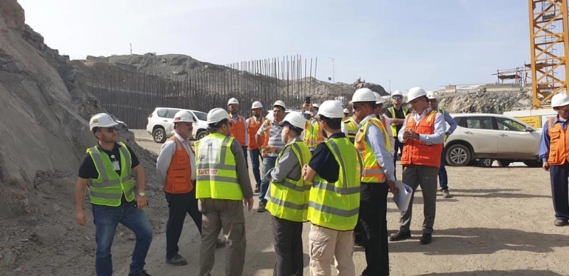 فريق العمل يتفقد منطقة تطوير طريق الملك عبدالعزيز الموازي (مكة)