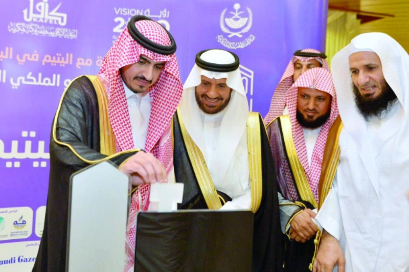 بدر بن سلطان خلال التدشين (مكة)