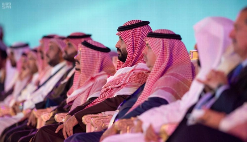 ولي العهد يتوسط الحضور (واس)