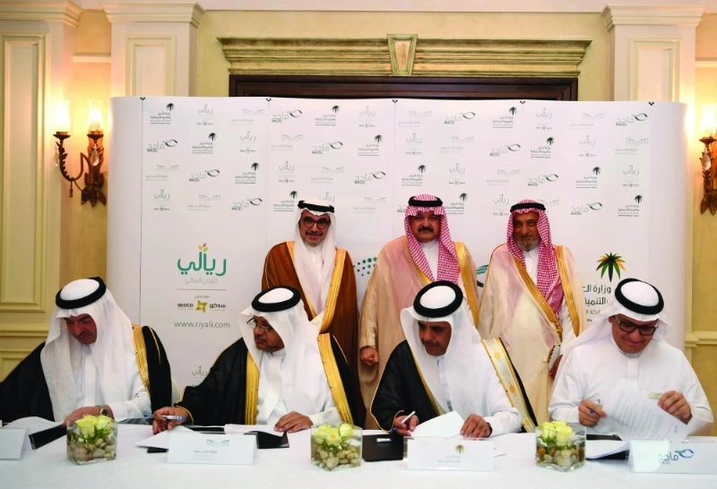 مشعل بن ماجد لدى رعايته إطلاق المبادرة أمس (واس)