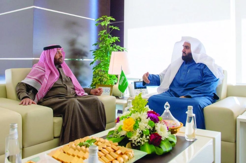 خالد اليوسف وعبدالله الملفي خلال اللقاء (مكة)