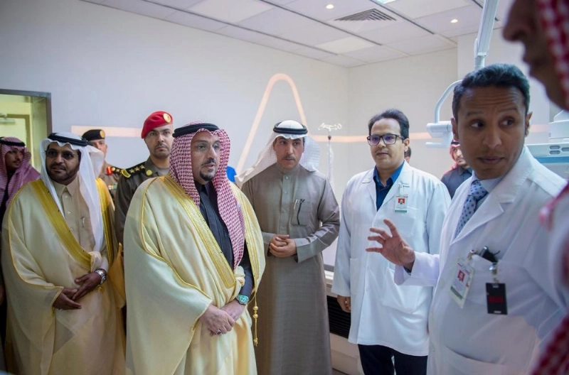 فيصل بن مشعل خلال تدشينة مشاريع تخصصي بريدة (واس)