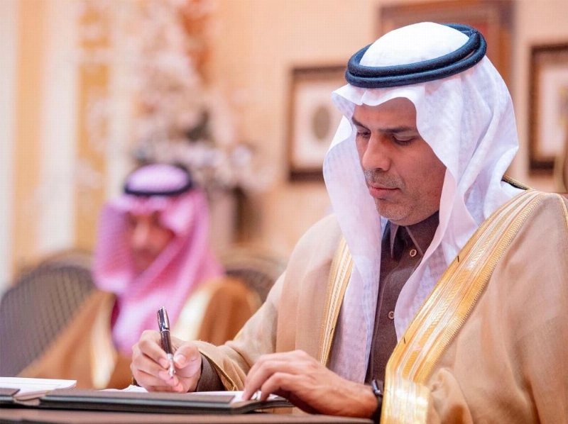 العامودي موقعا اتفاقية في مجال الخدمات الجوية