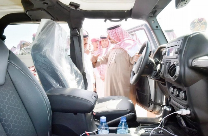 جلوي بن عبدالعزيز مطلقا شارة انطلاق المبادرة (واس)