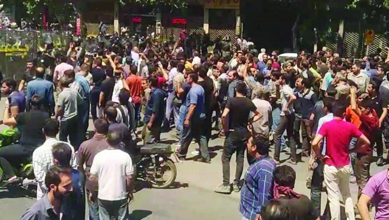 حملة الاعتقالات لا تتوقف في الشارع الإيراني