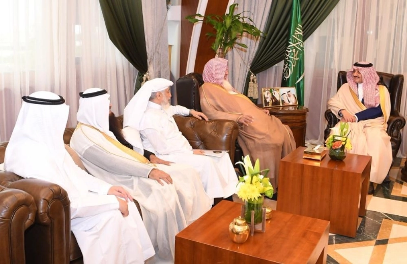 سعود بن نايف خلال استقباله عبلان الدوسري (الإمارة)