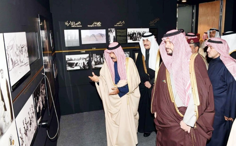 الشيخ نواف الصباح خلال افتتاح المعرض (واس)