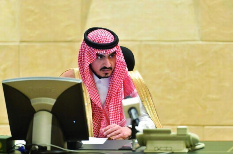 بدر بن سلطان لدى ترؤسه اجتماع محافظي المحافظات (مكة)