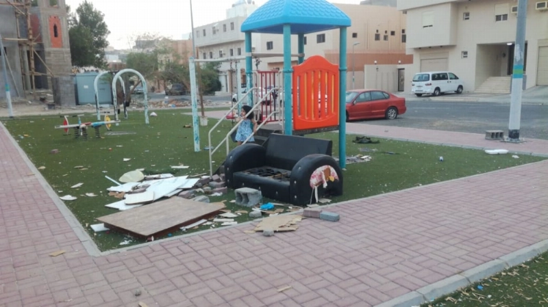 محتويات حديقة جرى العبث بها وتكسيرها (مكة)