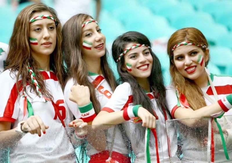 إيرانيات في أحد ملاعب كرة القدم (مكة)