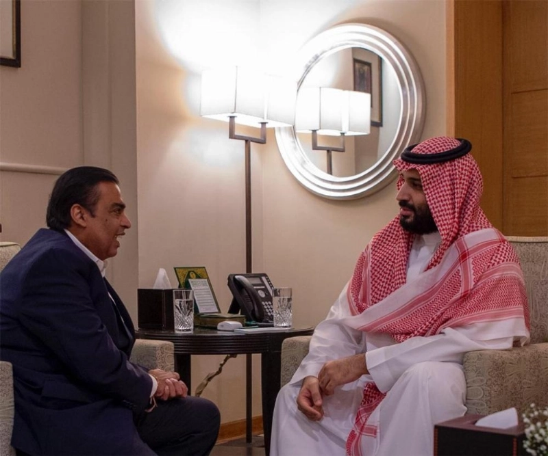 الأمير محمد بن سلمان لدى لقائه موكيش امباني (واس)